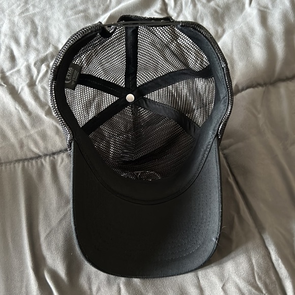 Zyia Hat - Picture 3 of 3